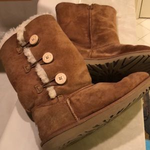 Girls size 6 Ugg Boots buttons down side